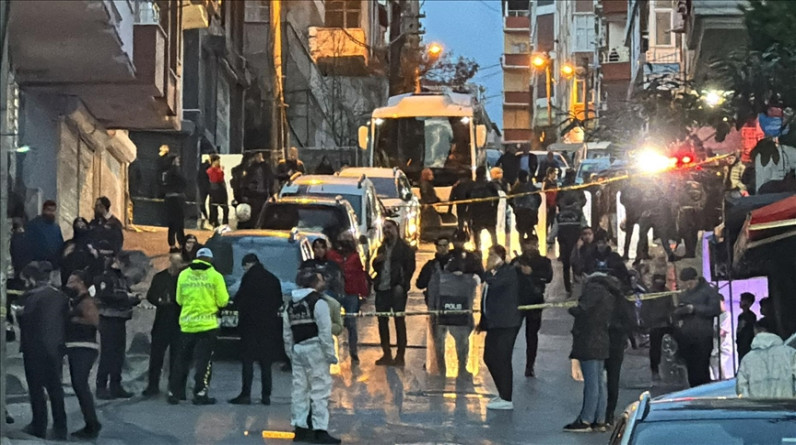 Küçükçekmece'de AK Parti'nin seçim çalışması sırasında  silahlı saldırı